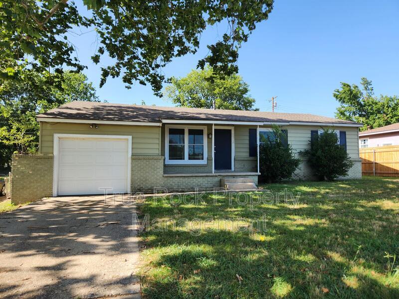 1708 E 18th St in Ada, OK - Building Photo