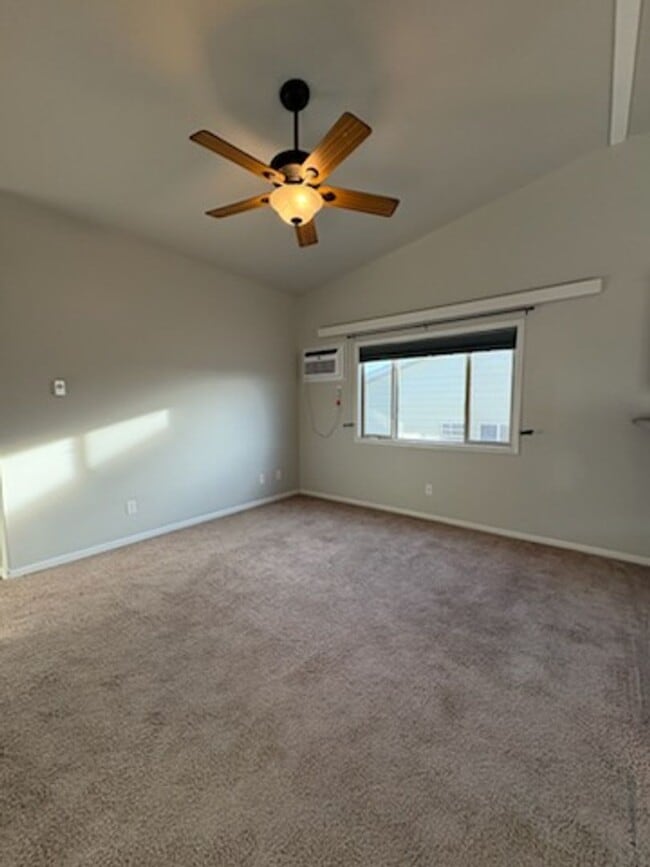 1327 E Oakland St in Rapid City, SD - Foto de edificio - Building Photo