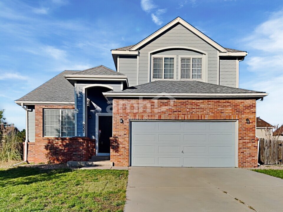 257 Chapel Hill Dr in Brighton, CO - Building Photo