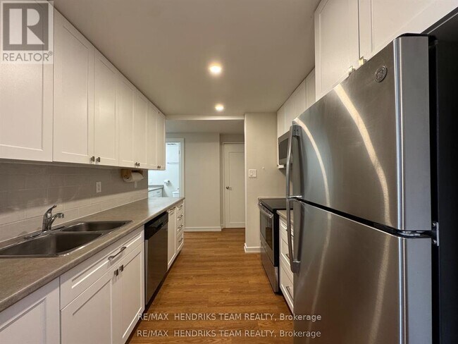 36 Arran Dr in St Catharines, ON - Building Photo - Building Photo