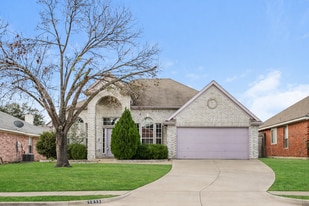 1015 Morningside Dr in Grand Prairie, TX - Building Photo