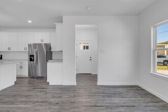 401 E Martin Luther King Blvd in Willis, TX - Building Photo - Building Photo