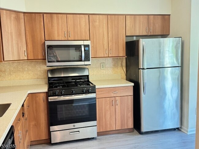 3606 Cricket Cir in Edison, NJ - Building Photo - Building Photo