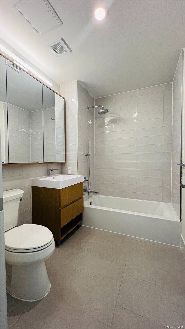 131-02 40th Rd-Unit -12D in Queens, NY - Building Photo - Building Photo