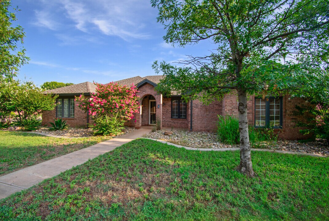 4910 102nd St in Lubbock, TX - Building Photo