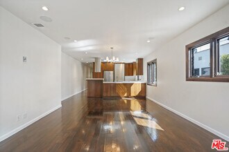 458 N La Jolla Ave in Los Angeles, CA - Building Photo - Building Photo