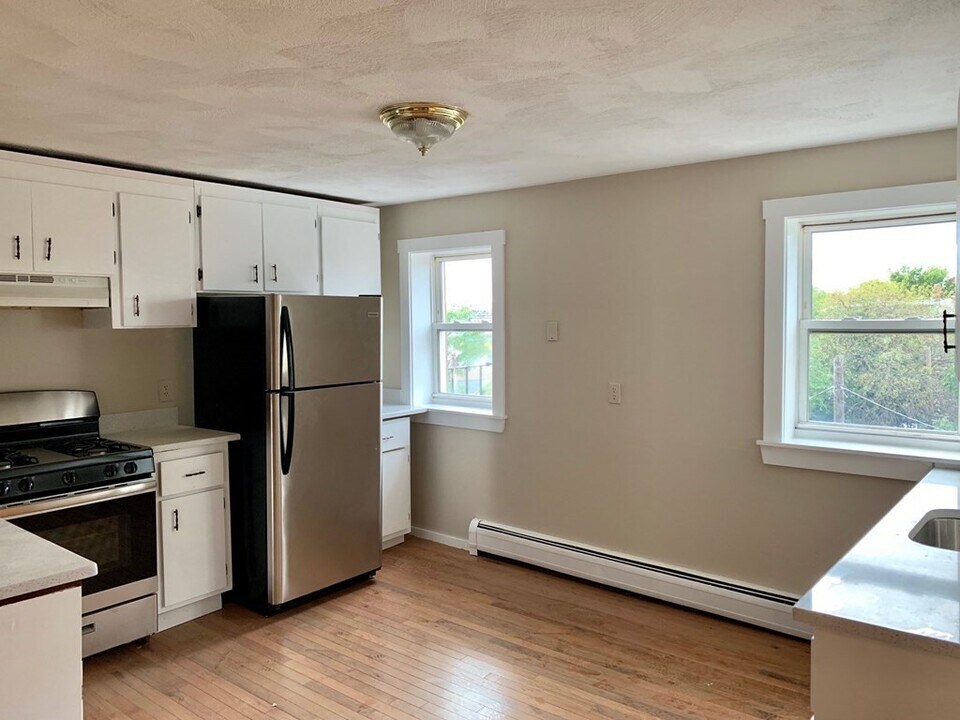 139 Chelsea St in Boston, MA - Foto de edificio