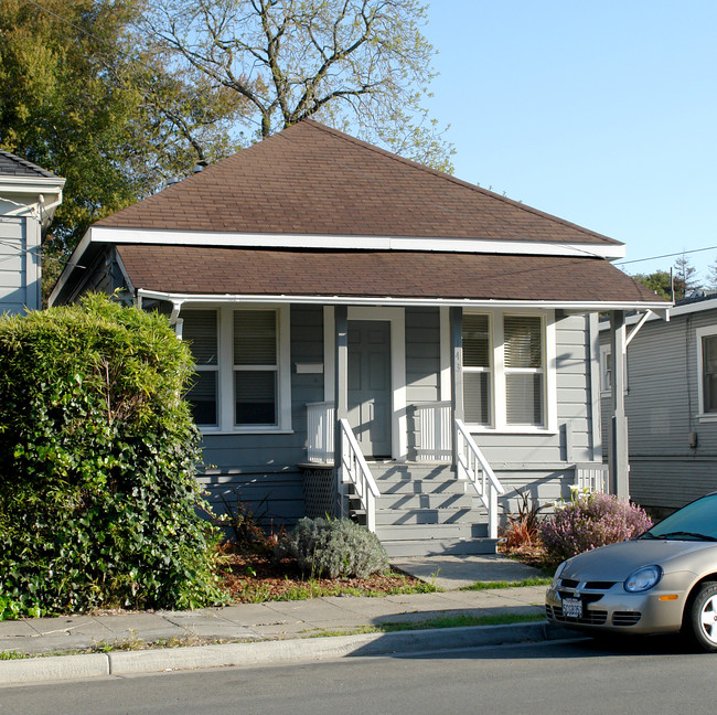 143 9th St in Santa Rosa, CA - Building Photo - Building Photo