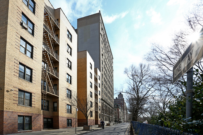 340 Riverside Dr in New York, NY - Building Photo - Building Photo