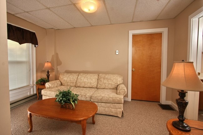 15 Washington St in Cortland, NY - Foto de edificio - Building Photo