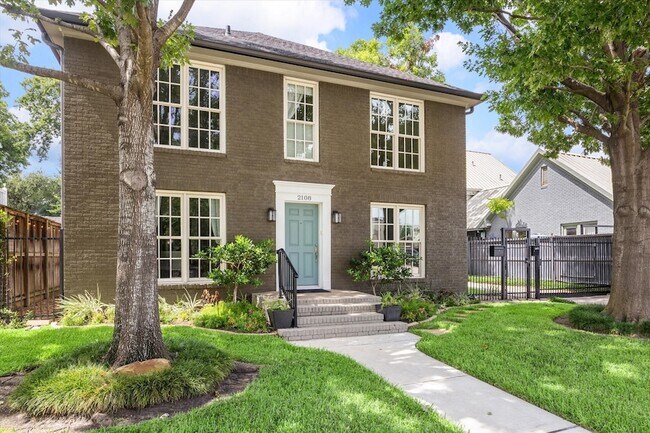 2108 Branard St in Houston, TX - Building Photo - Building Photo