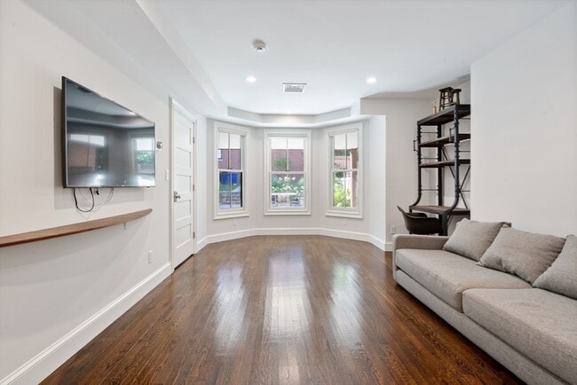 57 Monmouth St