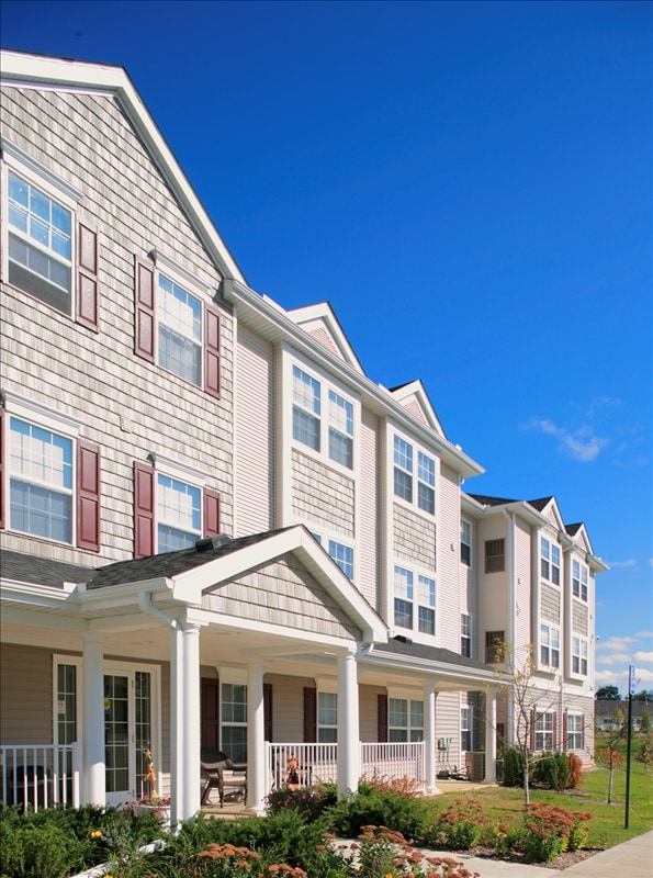 Oakwood Manor Senior Living in Eastpointe, MI - Foto de edificio - Building Photo