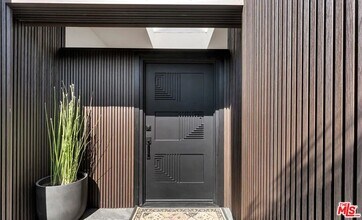 418 N Bowling Green Way in Los Angeles, CA - Building Photo - Building Photo