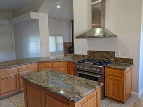 11550 S Henderson Rd in Caruthers, CA - Building Photo - Building Photo