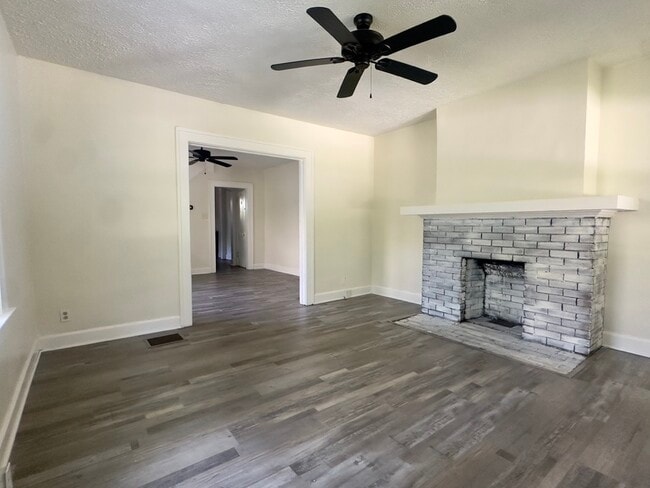 property at 3245 Boulevard Pl