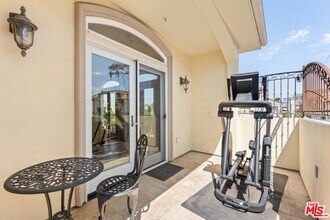 1540 S Bentley Ave in Los Angeles, CA - Building Photo - Building Photo