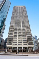 360 E Randolph St in Chicago, IL - Building Photo