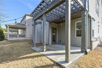 6496 Crosscreek Ln in Flowery Branch, GA - Foto de edificio - Building Photo