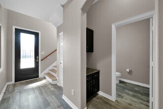 9222 Sunlight Oak Ln in Houston, TX - Foto de edificio - Building Photo