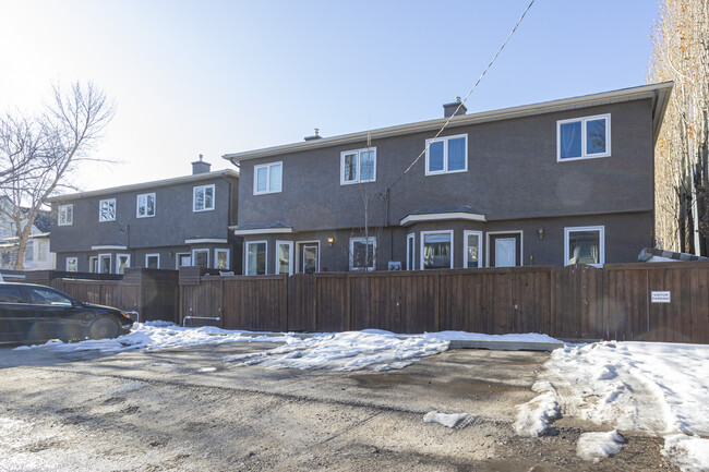 2132 35 Av SW in Calgary, AB - Building Photo - Building Photo