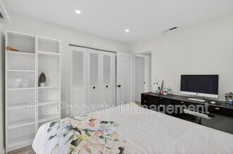 6120 Westview Way in Sacramento, CA - Building Photo - Building Photo