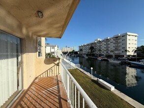 3522 NE 171 St in Miami, FL - Building Photo - Building Photo