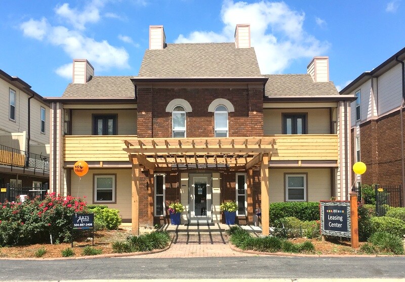 The Arts Apartments at West Napoleon in Metairie, LA - Foto de edificio