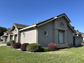1333 Glenbrook Way in Modesto, CA - Building Photo - Building Photo