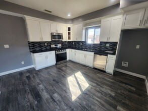 731 1/2-631 W 83rd St in Los Angeles, CA - Building Photo - Building Photo