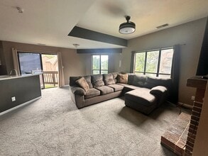 8111 Cedar Glen Dr in Charlotte, NC - Building Photo - Building Photo