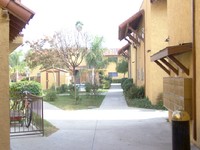 Vincent Village in Covina, CA - Foto de edificio - Building Photo