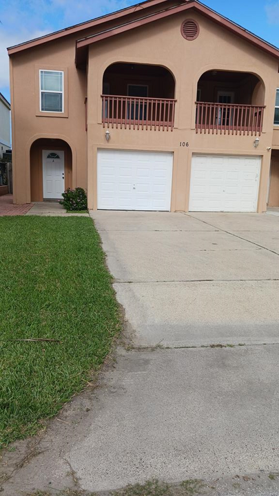 106 E Gardenia St in South Padre Island, TX - Foto de edificio