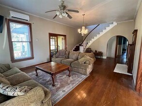 305 W Main St in Kirbyville, TX - Foto de edificio - Building Photo