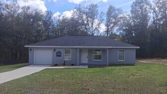 19850 Eagle Dr in Dunnellon, FL - Building Photo