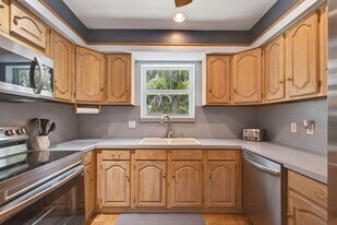 704 Juniper Dr in North Palm Beach, FL - Building Photo