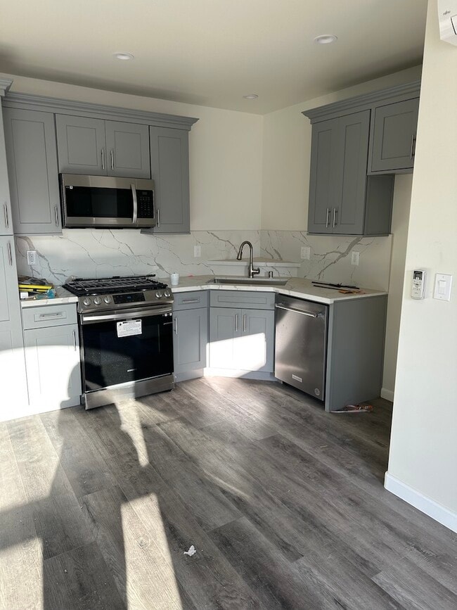 452 N Crescent Heights Blvd in Los Angeles, CA - Foto de edificio - Building Photo