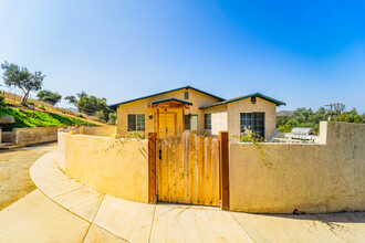 1776 Country Club Dr in Escondido, CA - Building Photo - Building Photo