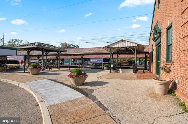 834 W Lancaster Ave in Bryn Mawr, PA - Building Photo - Building Photo