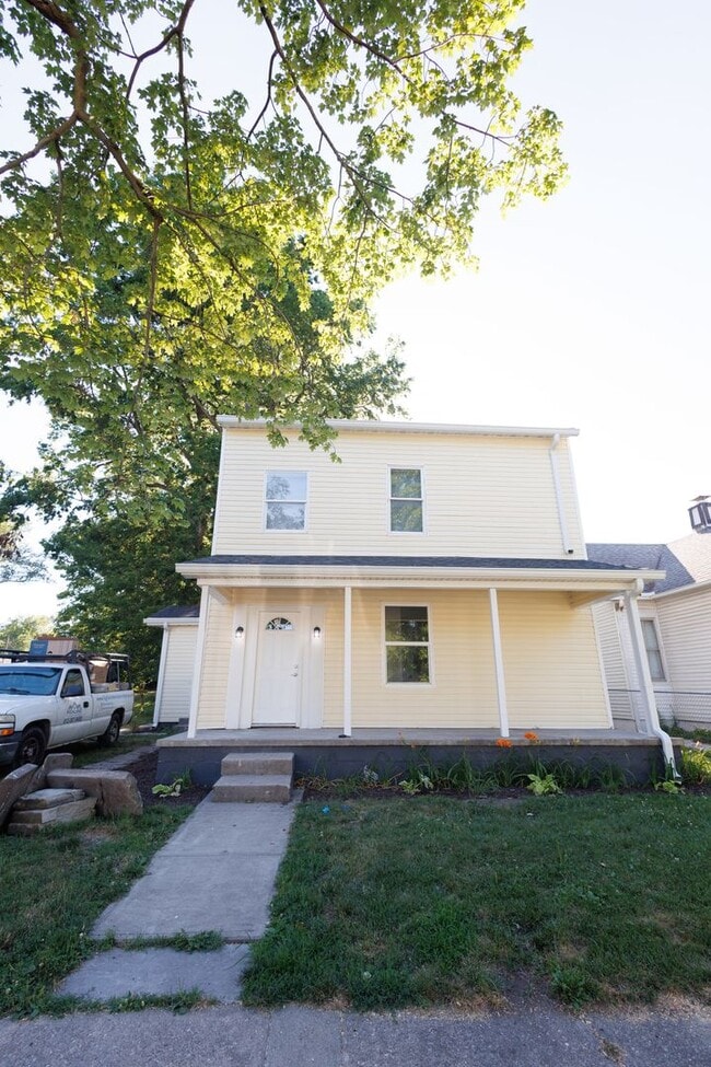 property at 1019 S 8th St