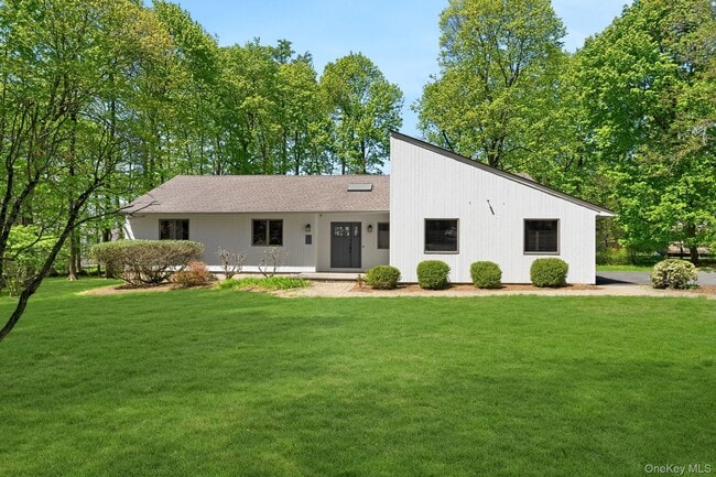 property at 12 Wyeth Ct