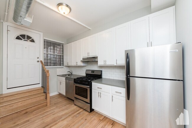 2457 W Logan Blvd, Unit 2455-2 in Chicago, IL - Building Photo - Building Photo