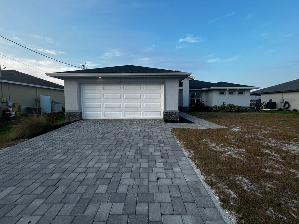 4104 NW 25th Terrace in Cape Coral, FL - Building Photo