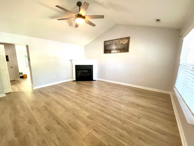 338 Bishop Hicks Ct in Inman, SC - Building Photo - Building Photo