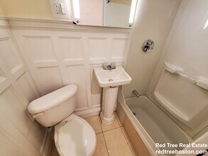 1616 Beacon St, Unit 5 in Brookline, MA - Building Photo - Building Photo