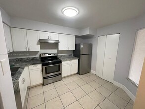 2288 SW 81st Ave, Unit GREAT 2 BEDROOM UPATED in Miramar, FL - Building Photo - Building Photo