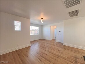 599 Center Green Dr in Las Vegas, NV - Building Photo - Building Photo