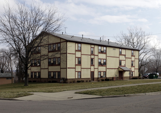 C. J. McLin Sr. Apartments in Dayton, OH - Foto de edificio - Building Photo