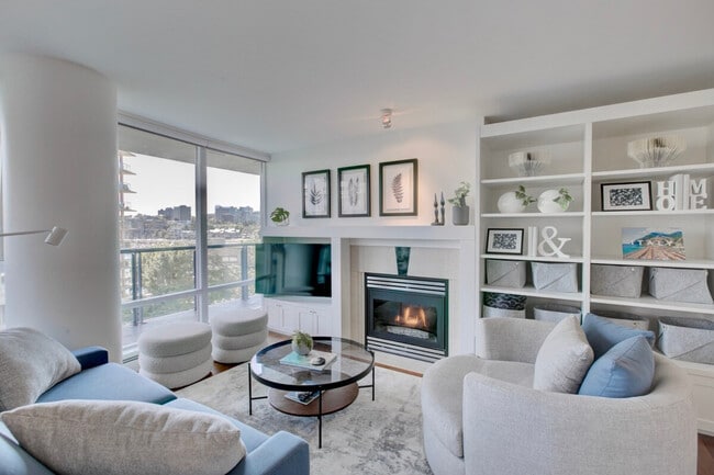 1383 Marinaside Crescent