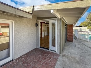 1115 N Brand Blvd in San Fernando, CA - Building Photo - Building Photo